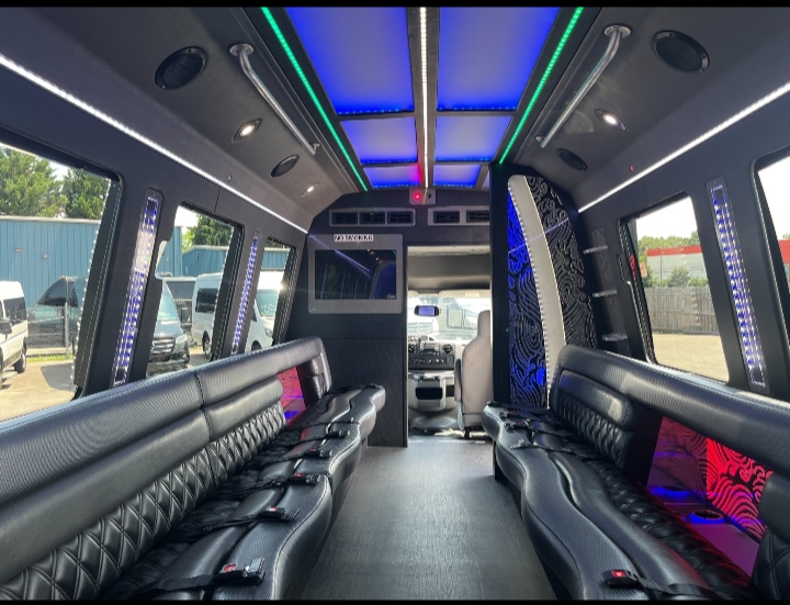 2018 Ford E-450 Limo Bus