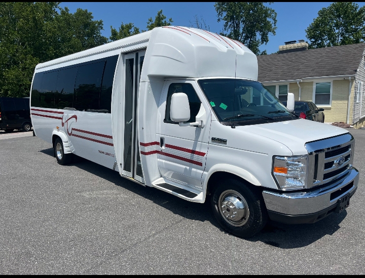 2018 Ford E-450 Limo Bus