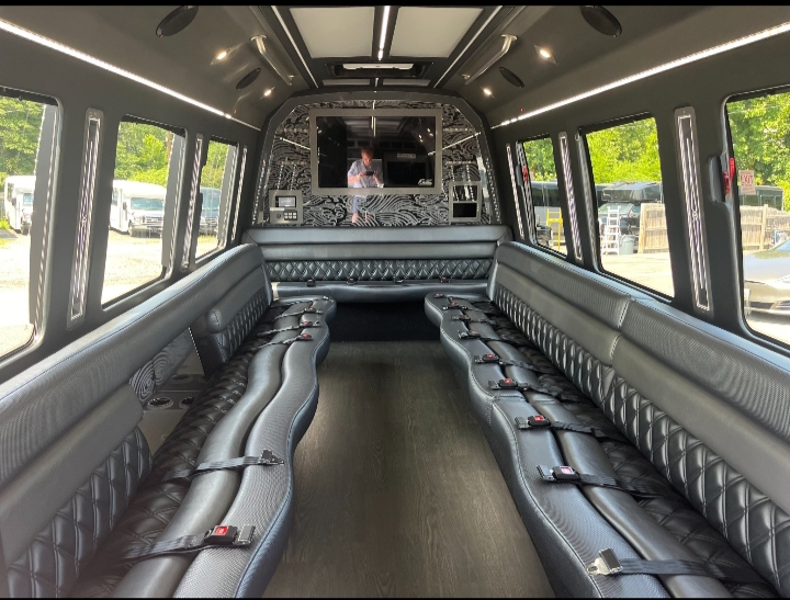 2018 Ford E-450 Limo Bus