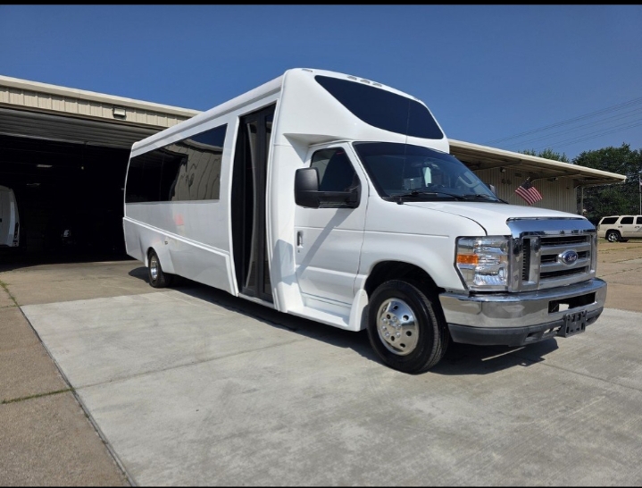 2017 Ford E-450 Limo Bus