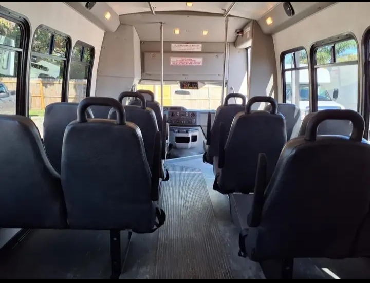2013 Ford E-450 Shuttle Bus