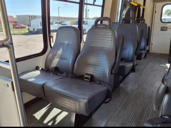 2013 Ford E-450 Shuttle Bus