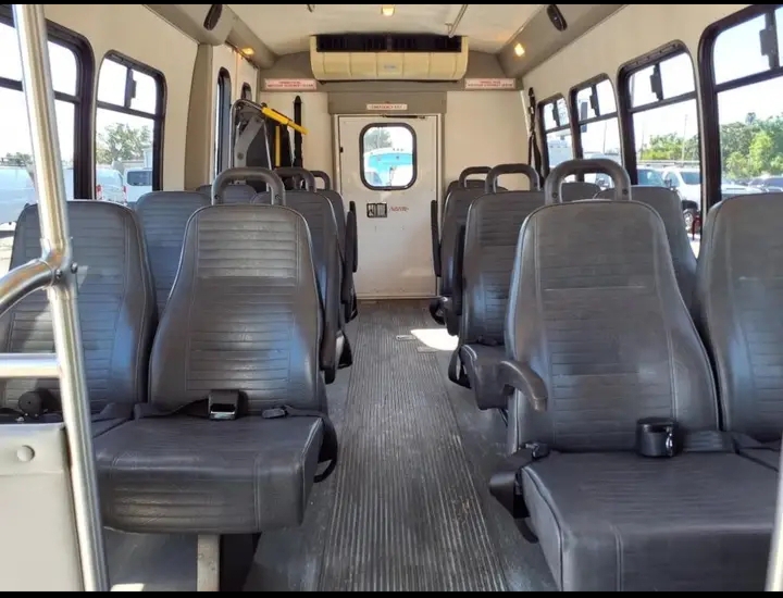 2013 Ford E-450 Shuttle Bus