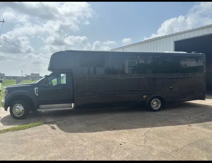 2018 Ford F-550 Limo Bus