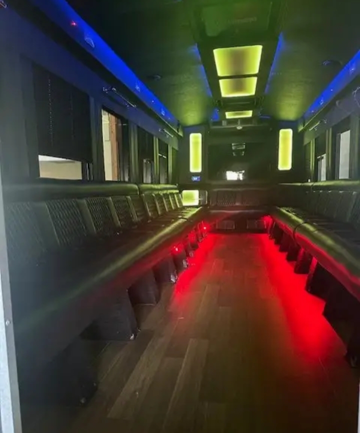 2018 Ford F-550 Limo Bus