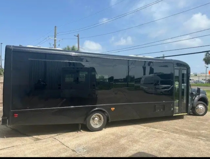 2018 Ford F-550 Limo Bus