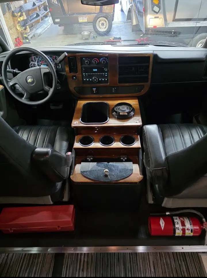 2013 Chevrolet 3500 Executive Shuttle Bus