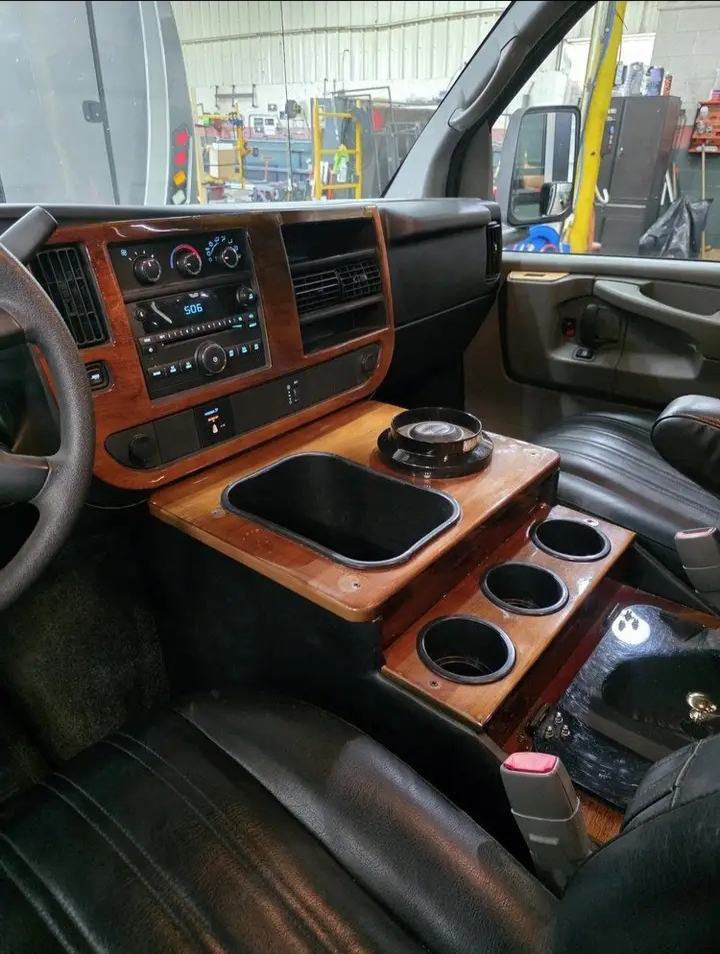 2013 Chevrolet 3500 Executive Shuttle Bus