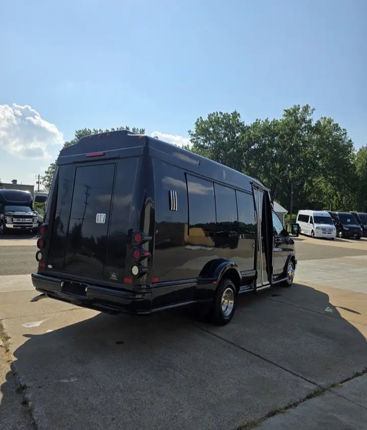 2013 Chevrolet 3500 Executive Shuttle Bus