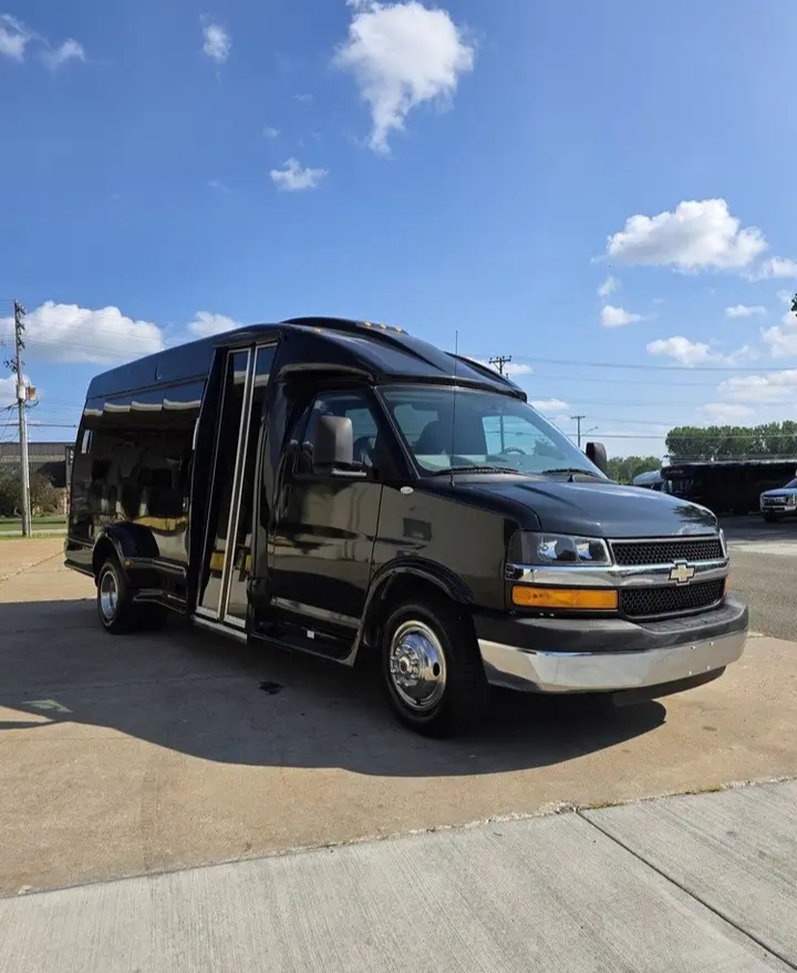2013 Chevrolet 3500 Executive Shuttle Bus