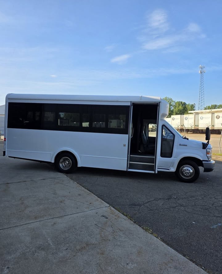 2014 Ford E-450 Limo Bus