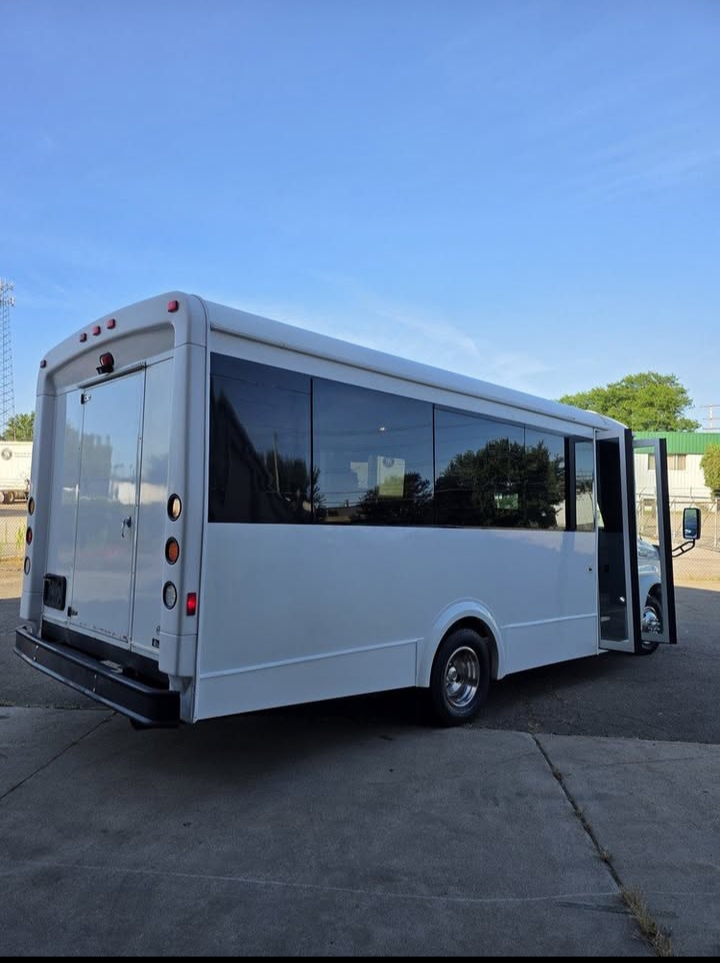 2014 Ford E-450 Limo Bus
