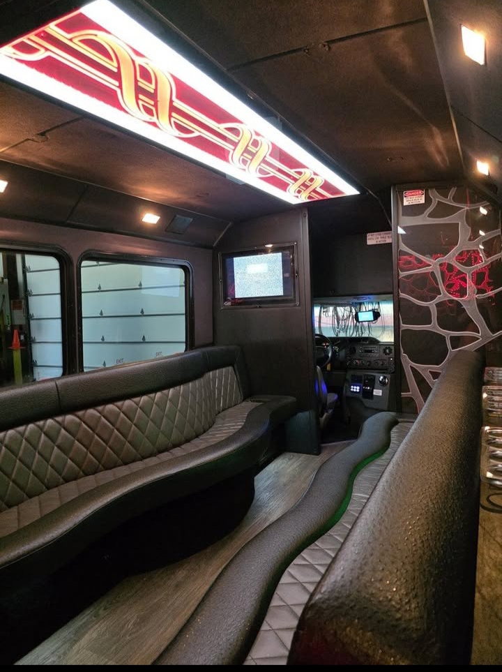 2014 Ford E-450 Limo Bus