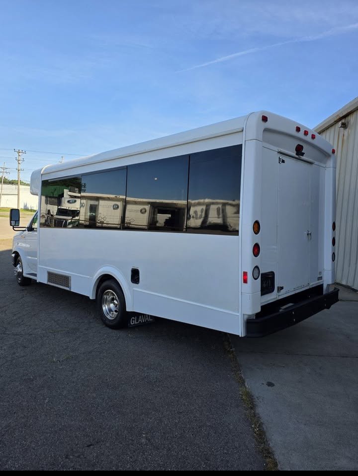 2014 Ford E-450 Limo Bus