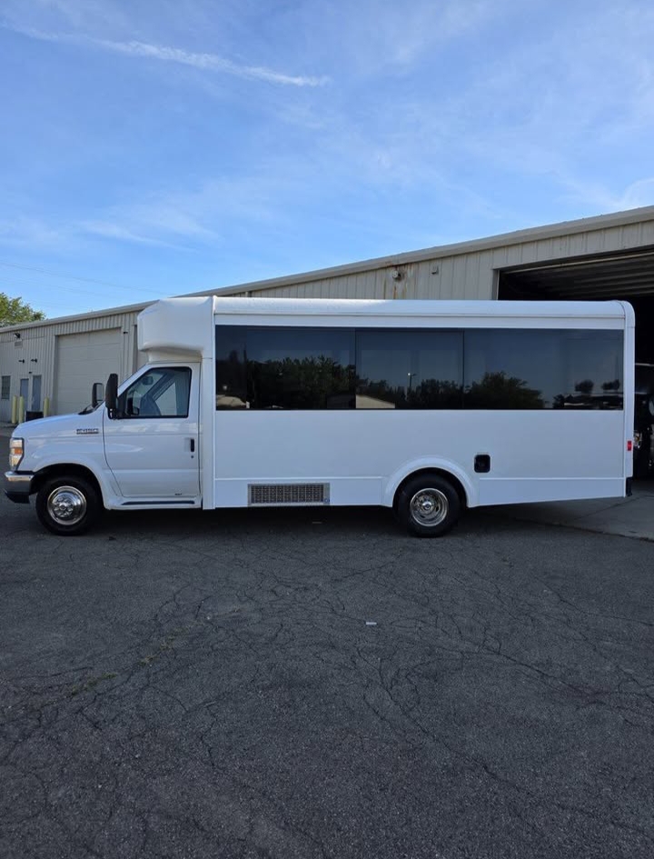 2014 Ford E-450 Limo Bus