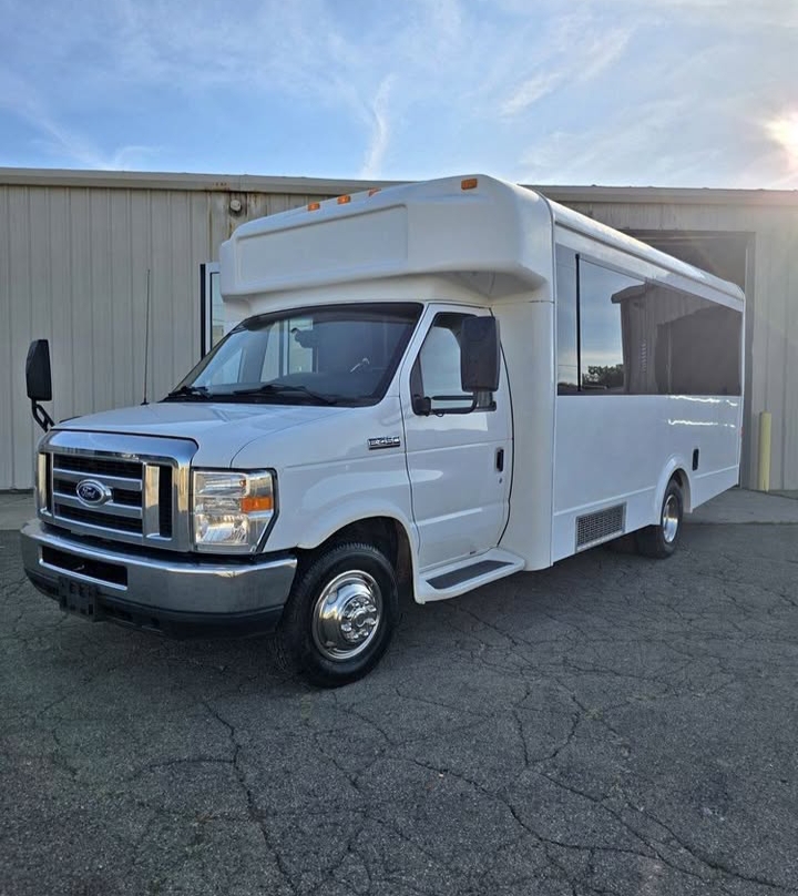 2014 Ford E-450 Limo Bus