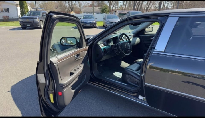 2011 Cadillac DTS Limousine