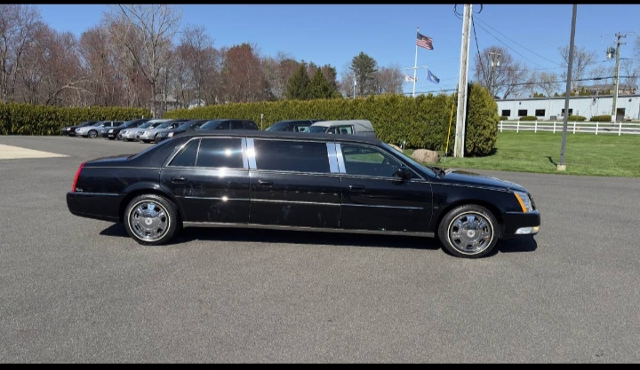 2011 Cadillac DTS Limousine