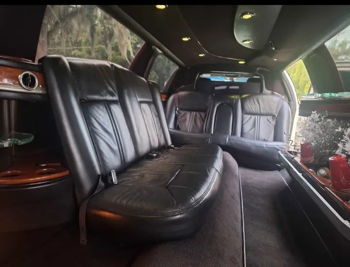 2011 Lincoln Town Car Limousine