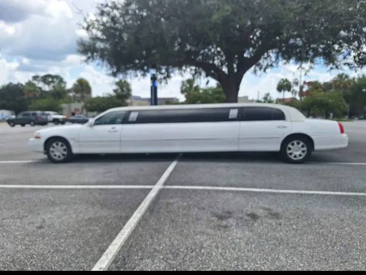 2011 Lincoln Town Car Limousine