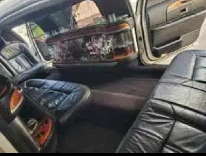 2011 Lincoln Town Car Limousine