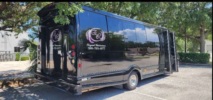 2012 Ford E-450 Shuttle Bus