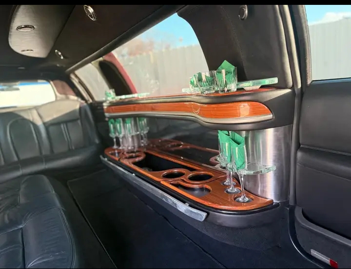 2011 Lincoln Town Car Limousine