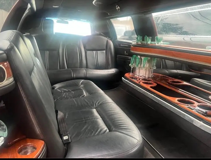 2011 Lincoln Town Car Limousine