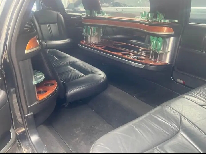 2011 Lincoln Town Car Limousine