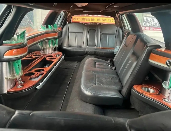 2011 Lincoln Town Car Limousine
