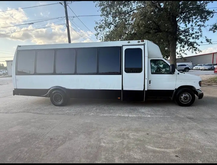 2000 Ford E-350 Limo Bus