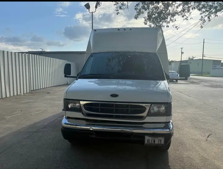2000 Ford E-350 Limo Bus