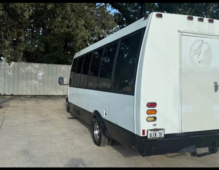 2000 Ford E-350 Limo Bus