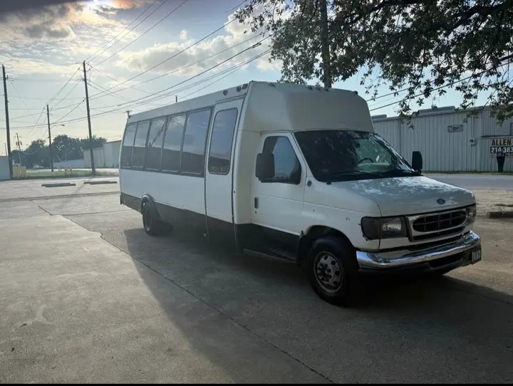 2000 Ford E-350 Limo Bus