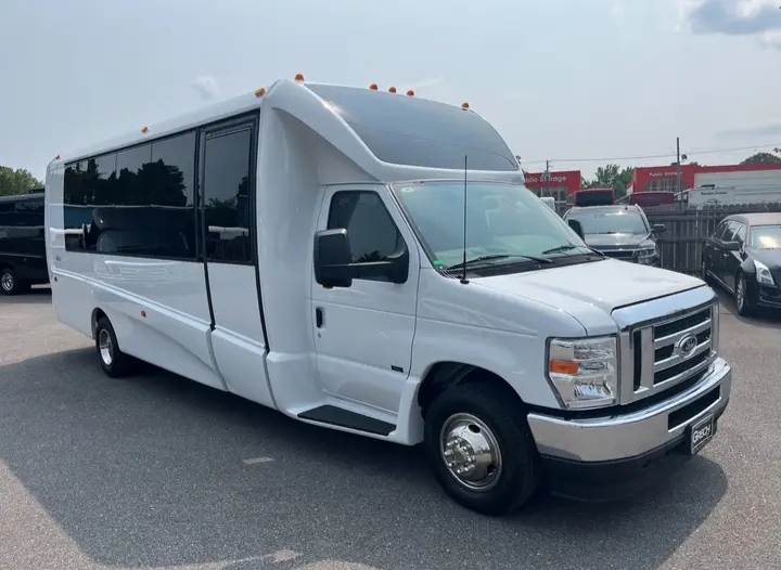 2025 Ford E-450 Shuttle Bus