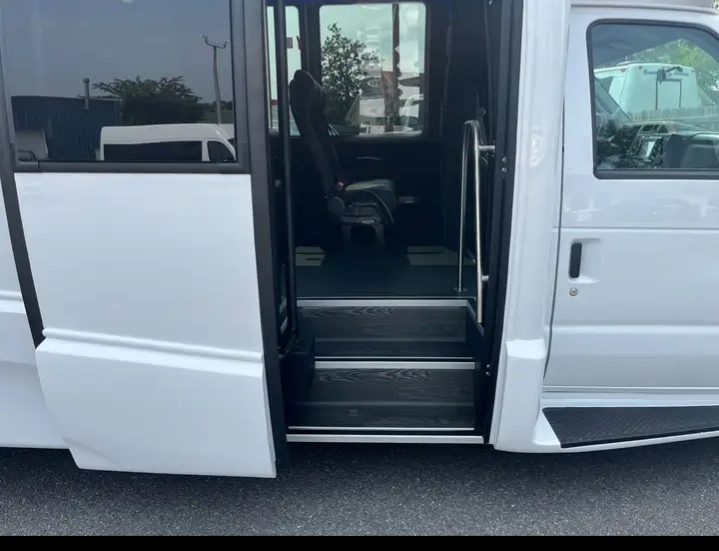 2025 Ford E-450 Shuttle Bus