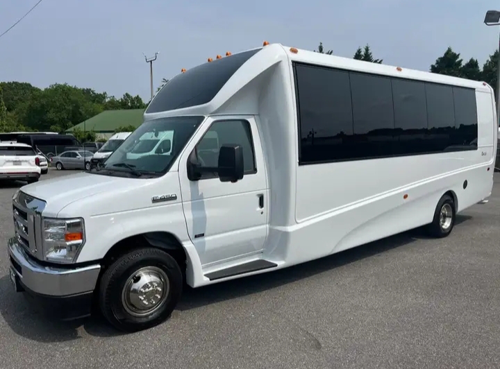 2025 Ford E-450 Shuttle Bus