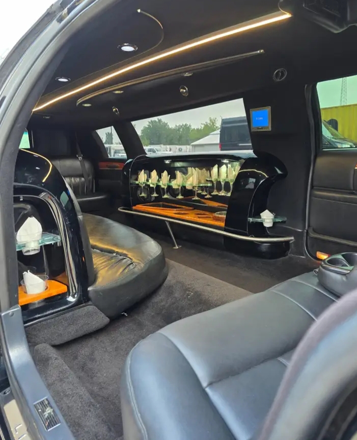 2011 Lincoln Town Car Limousine