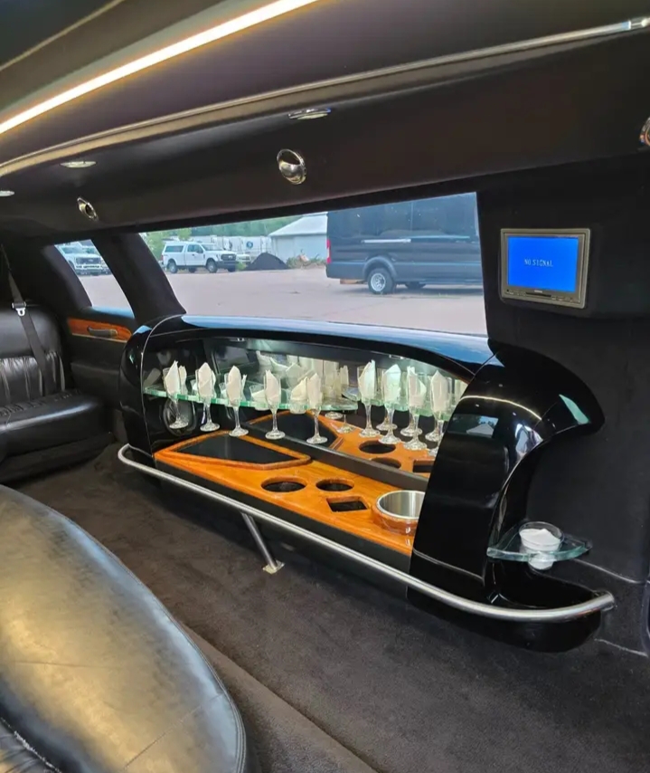 2011 Lincoln Town Car Limousine