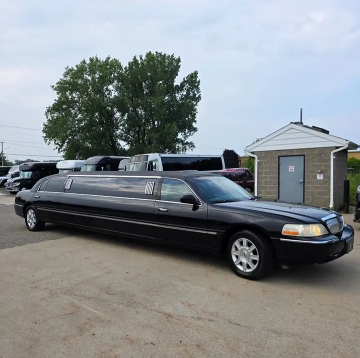 2011 Lincoln Town Car Limousine