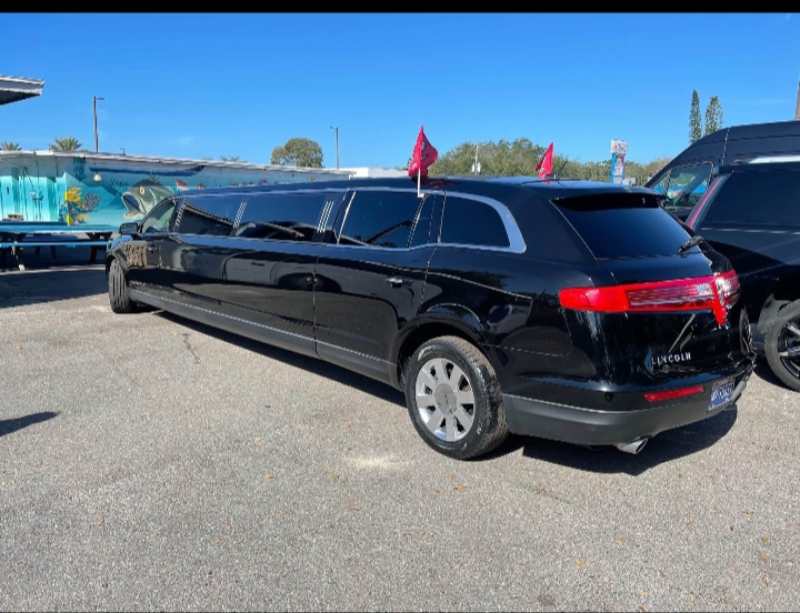 2014 Lincoln MKT Limousine