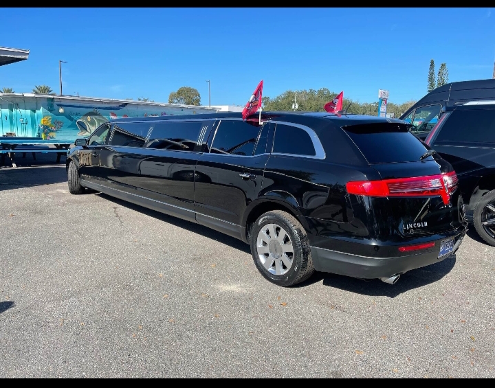 2014 Lincoln MKT Limousine
