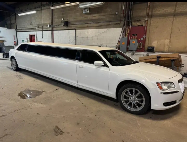 2014 Chrysler 300 Limousine