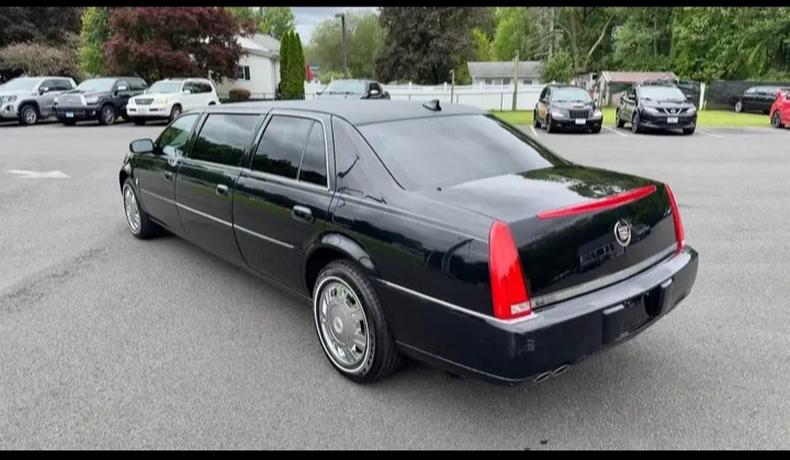 2010 Cadillac DTS Limousine