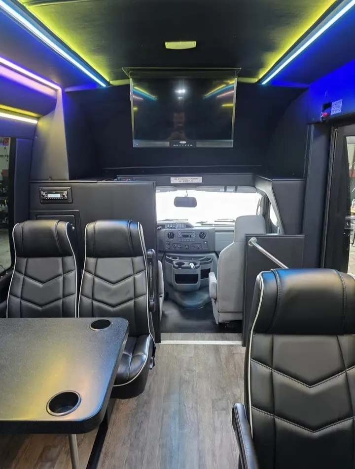 2018 Ford E-450 Limo Bus