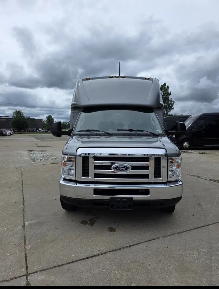 2018 Ford E-450 Limo Bus