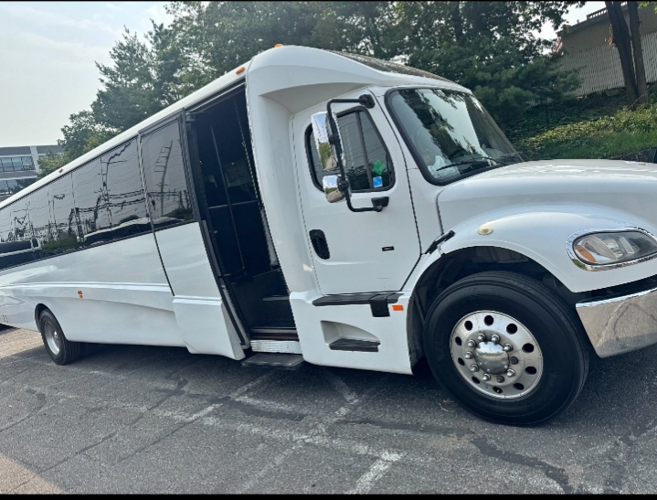 2016 Freightliner M2 Shuttle Bus