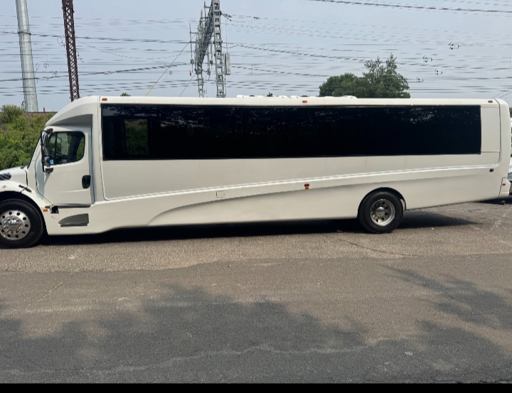 2016 Freightliner M2 Shuttle Bus