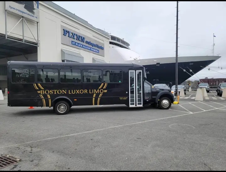 2013 Ford F-550 Shuttle Bus