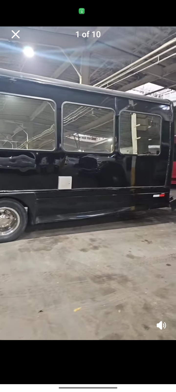 2013 Ford F-550 Shuttle Bus